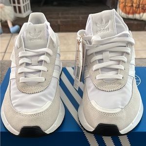 New Adidas Retropy in size 6 boys.